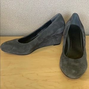 Vionic Dark Gray Suede Lux Camden Wedge - Size 10M